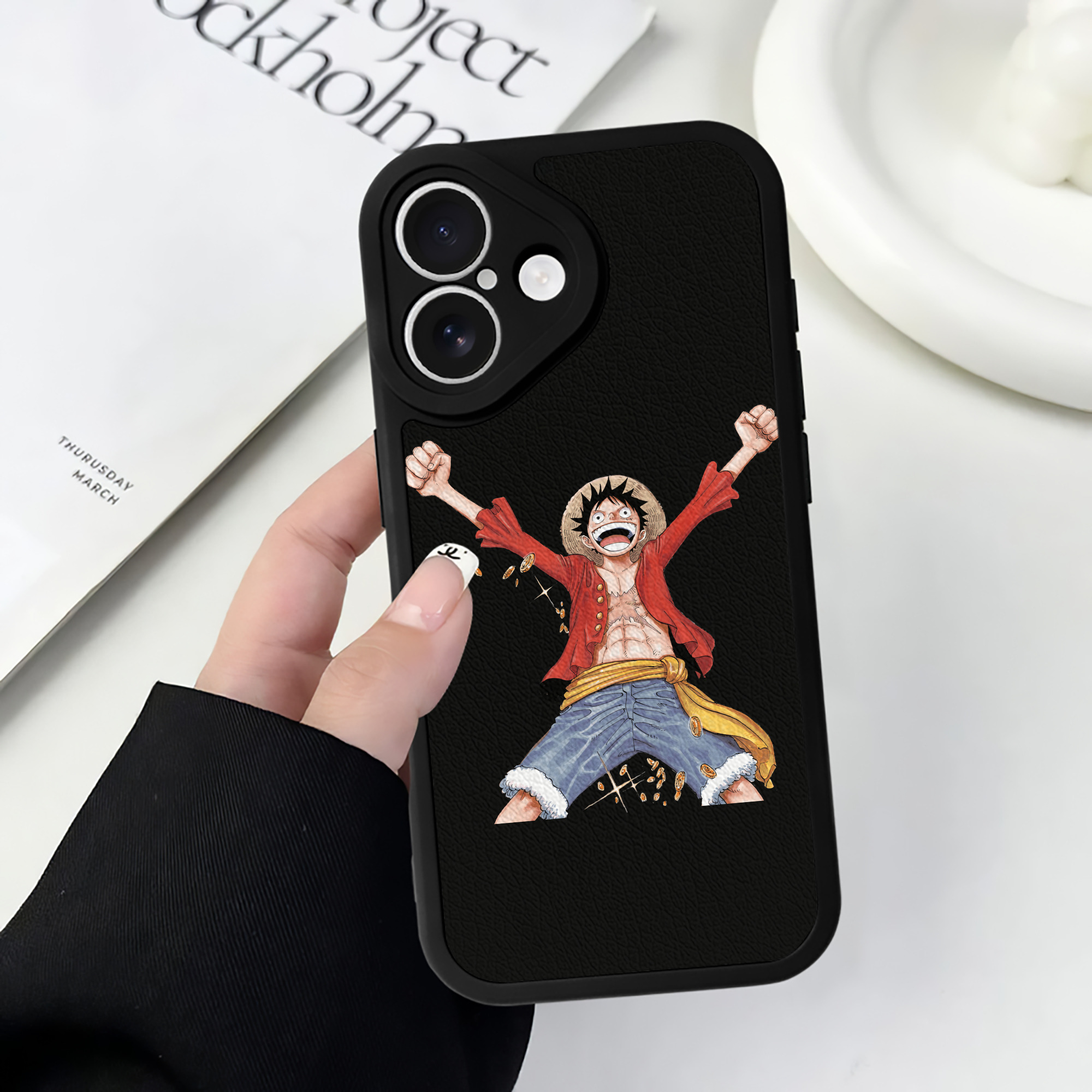 （画像用） ワンピース モンキー・D・ルフィ ONE PIECE Monkey D. Luffy 【iPhone 16シリーズ対応】シリコンスマホケース（レザー調） 材質：シリコン
